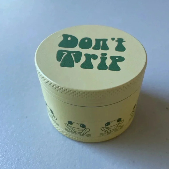 NWT Urban Outfitters Don’t Trip Leaf Grinder - Picture 1 of 8